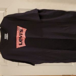 Levi's tshirt  (nwt)